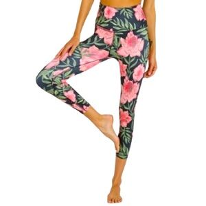 Beyond Yoga Lux Print High Waist Capri Legging Protea Vine Size S EUC